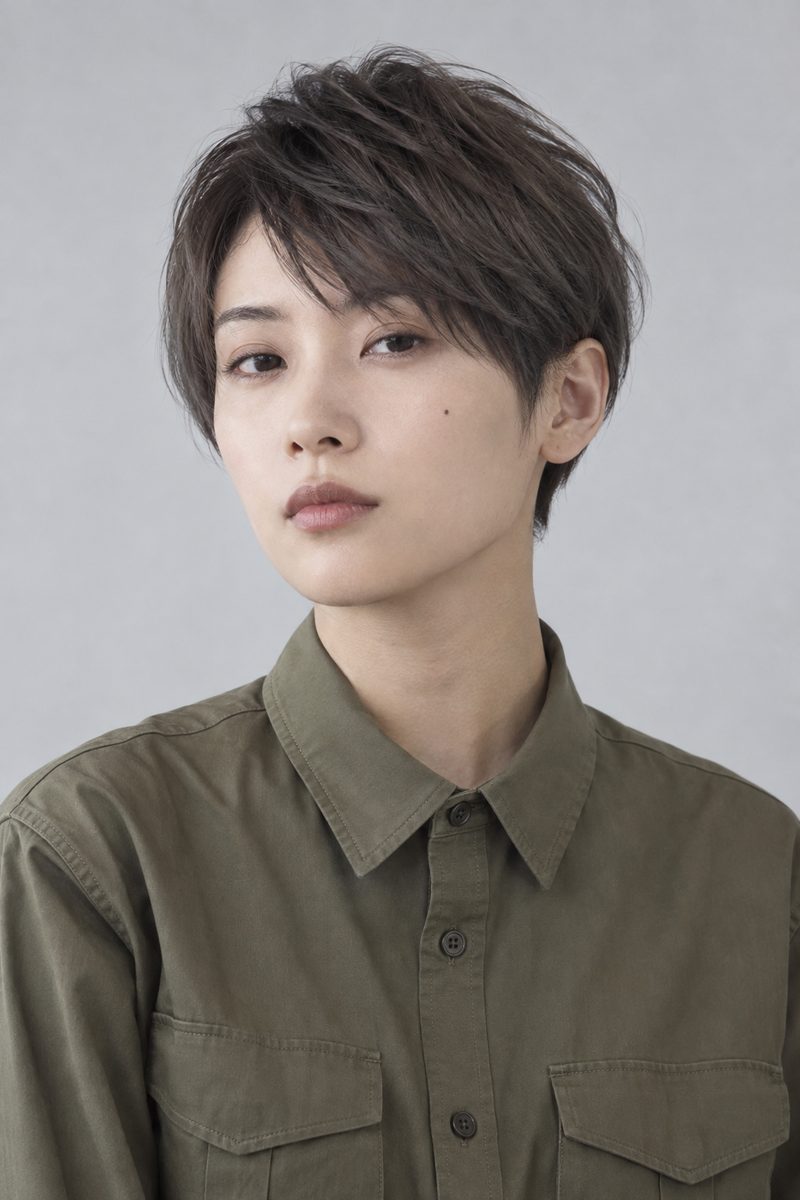 ハンサムショート × ダークアッシュの正面(AI生成)